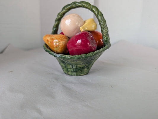 Vintage Ceramic Fruit Basket Figurine – 1980s Handmade Pottery Kitchen Décor – Retro Farmhouse Collectible